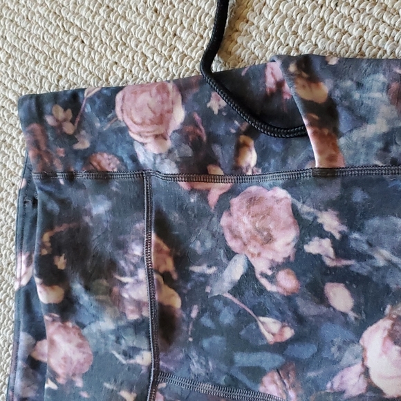 Lululemon 🍋 Speed Up Crops Leggings - size 4 - Picture 5 of 8